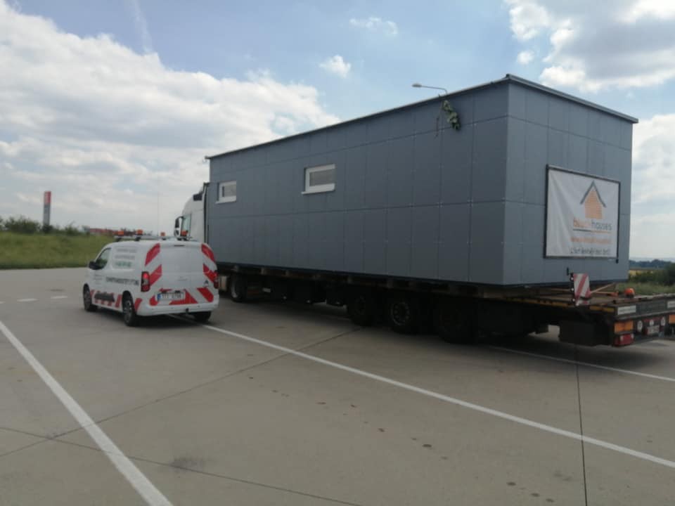 Nadrozměrná přeprava mobilního domu na Jižní Moravu
