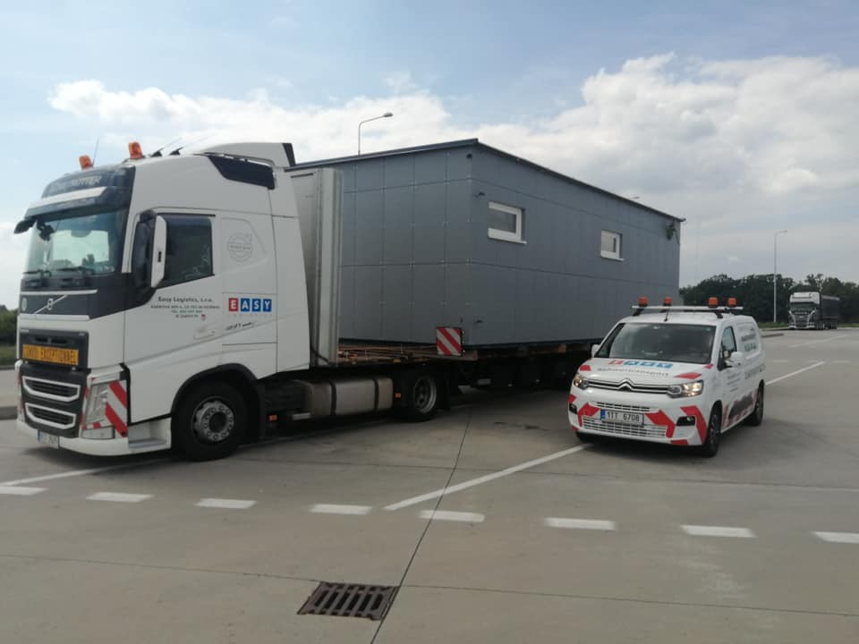 Nadrozměrná přeprava mobilního domu na Jižní Moravu